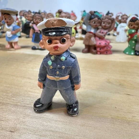 Vintage Spanish Terra Cotta Miniature Mud People  Lot of 65 - Picture 10 of 16